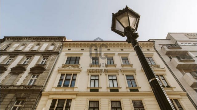 Eladó téglalakás, Budapesten, V. kerületben 134.9 M Ft, 1 szobás
