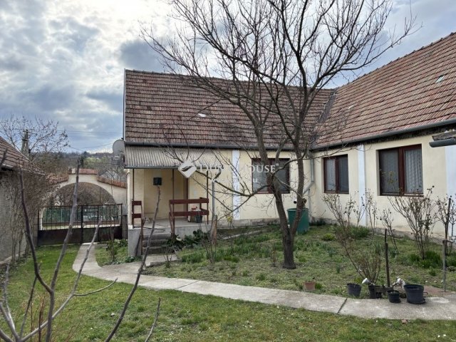 Eladó családi ház, Etyeken 70 M Ft, 5 szobás