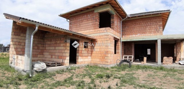 Eladó családi ház, Mohácson 59 M Ft, 6 szobás