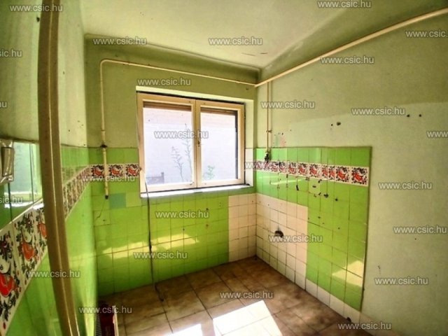 Eladó családi ház, Budapesten, III. kerületben 79.9 M Ft