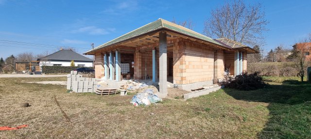 Eladó családi ház, Velencén 99.9 M Ft, 4 szobás