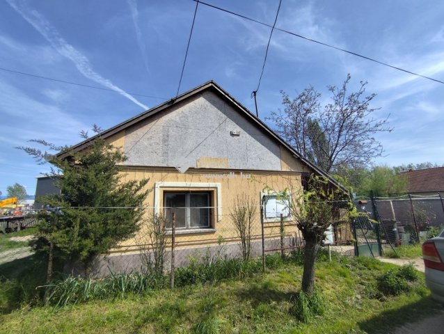 Eladó családi ház, Kunszentmiklóson 31.7 M Ft, 2 szobás