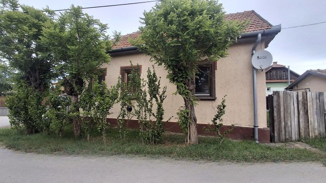 Eladó családi ház, Adácson 19.9 M Ft, 2 szobás