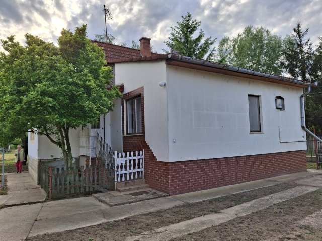 Eladó családi ház, Debrecenben 39.9 M Ft, 3 szobás