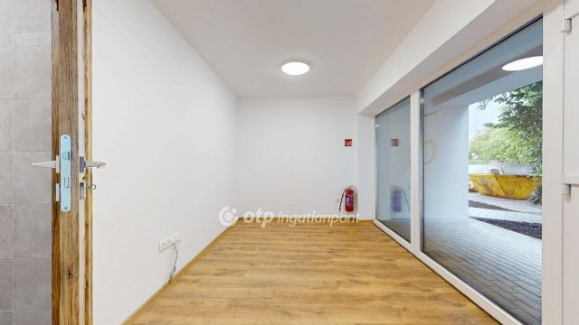 Eladó üzlethelyiség, Nyíregyházán 13.95 M Ft, 1 szobás