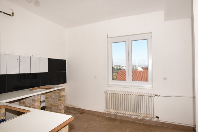 Eladó téglalakás, Veszprémben 54.99 M Ft, 3 szobás