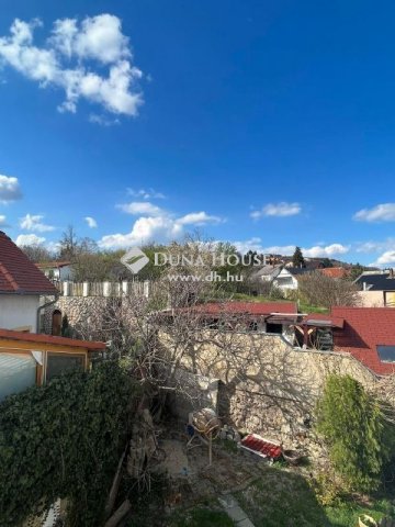 Eladó családi ház, Pécsett 94.9 M Ft, 6 szobás