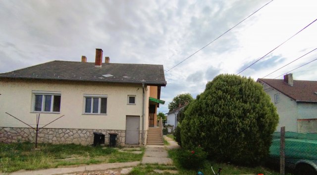 Eladó családi ház, Győrött 59 M Ft, 3 szobás