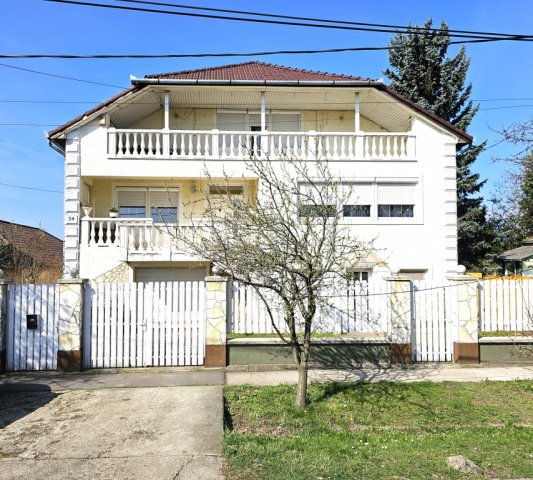 Eladó családi ház, Budapesten, XV. kerületben, Csomád utcában