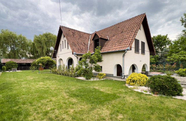 Eladó családi ház, Tápiószentmártonon 54.5 M Ft, 5 szobás