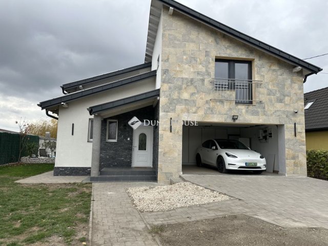 Eladó családi ház, Taksonyon 295 M Ft, 4 szobás