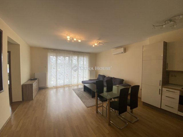Kiadó téglalakás, albérlet, Győrött 230 E Ft / hó, 3 szobás