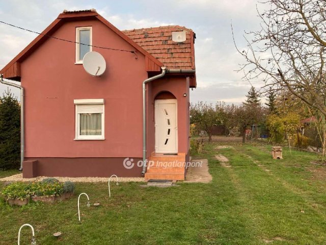 Eladó családi ház, Besenyszögön 19.99 M Ft, 1 szobás