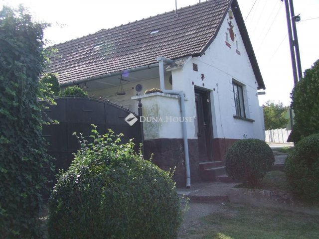 Eladó családi ház, Pilismaróton 41.999 M Ft, 3 szobás