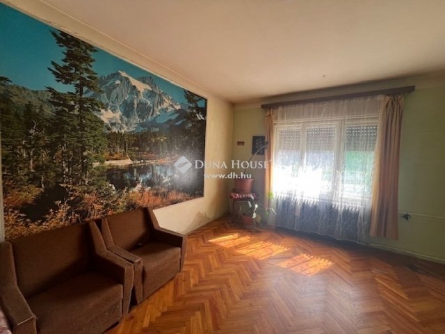 Eladó téglalakás, Pécsett 38.9 M Ft, 3 szobás