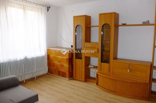 Eladó családi ház, Esztergomban 24.9 M Ft, 2 szobás