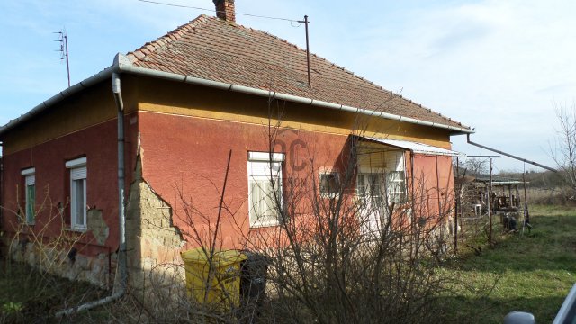 Eladó családi ház, Tiszaszőlősön 11.2 M Ft, 2 szobás