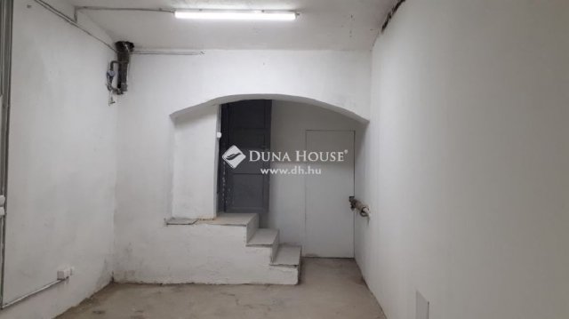 Eladó ipari ingatlan, Budapesten, VIII. kerületben 18.9 M Ft