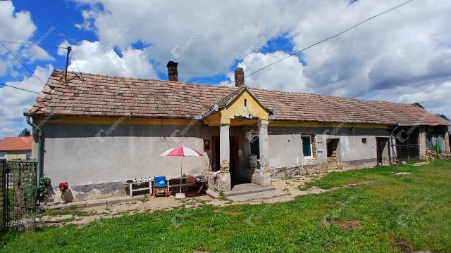 Eladó családi ház, Batykon 6.9 M Ft, 2 szobás