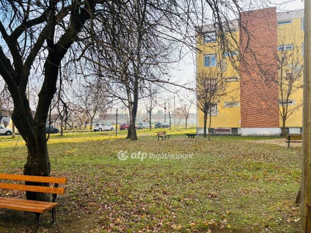 Eladó panellakás, Kisvárdán 23.9 M Ft, 2 szobás
