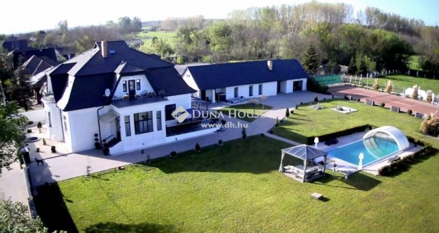 Eladó családi ház, Tápióbicskén 606 M Ft, 5 szobás