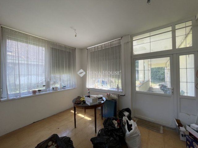Eladó családi ház, Süttőn 23.9 M Ft, 2 szobás