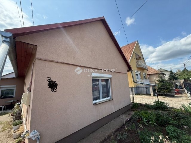 Eladó családi ház, Vecsésen 42.9 M Ft, 3 szobás