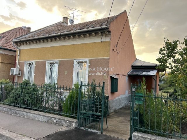 Eladó családi ház, Budapesten, XVI. kerületben 84.9 M Ft