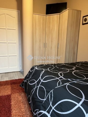 Kiadó téglalakás, albérlet, Szegeden 250 E Ft / hó, 4+1 szobás