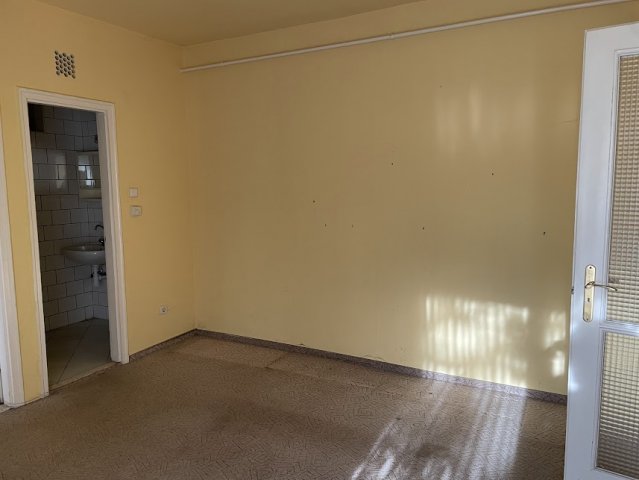 Eladó téglalakás, Nyíregyházán, Szarvas utcában 33 M Ft