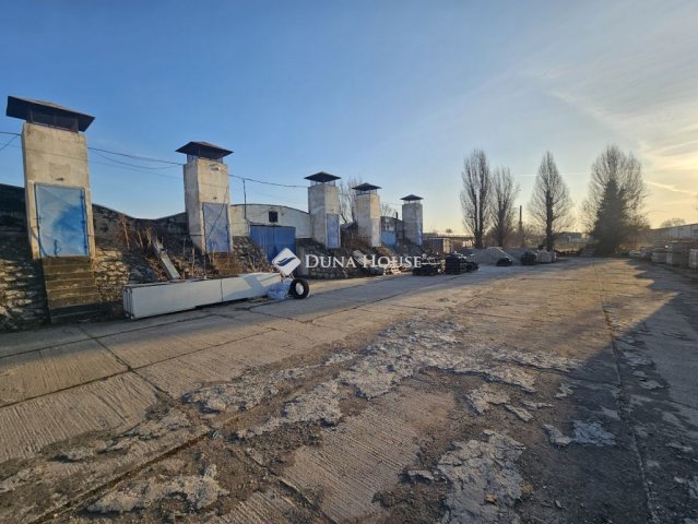 Eladó ipari ingatlan, Pécsett 282.639 M Ft / költözzbe.hu