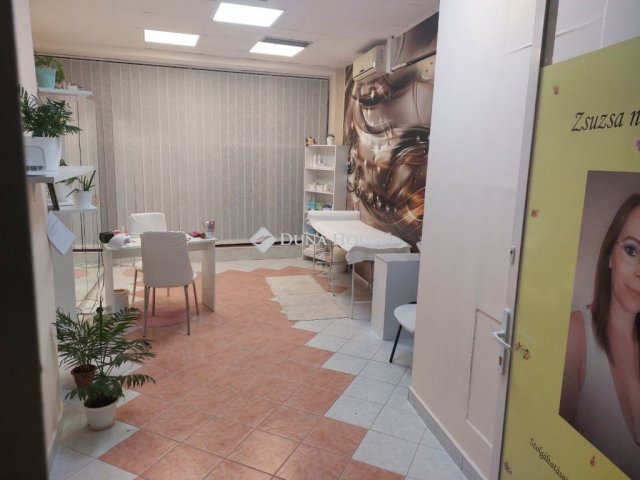 Eladó üzlethelyiség, Nyíregyházán, Vay Ádám körúton