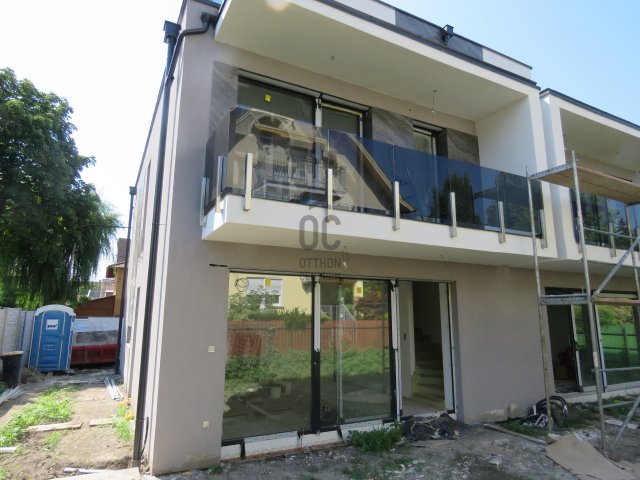 Eladó ikerház, Budapesten, XIV. kerületben 189.9 M Ft, 4 szobás