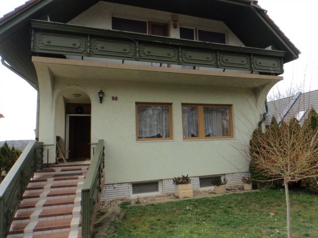Eladó családi ház, Hévízen 199.9 M Ft, 5 szobás
