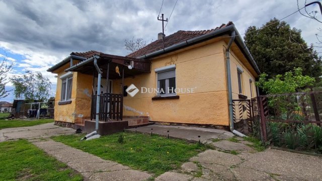 Eladó családi ház, Pusztaszabolcson 30 M Ft, 2 szobás