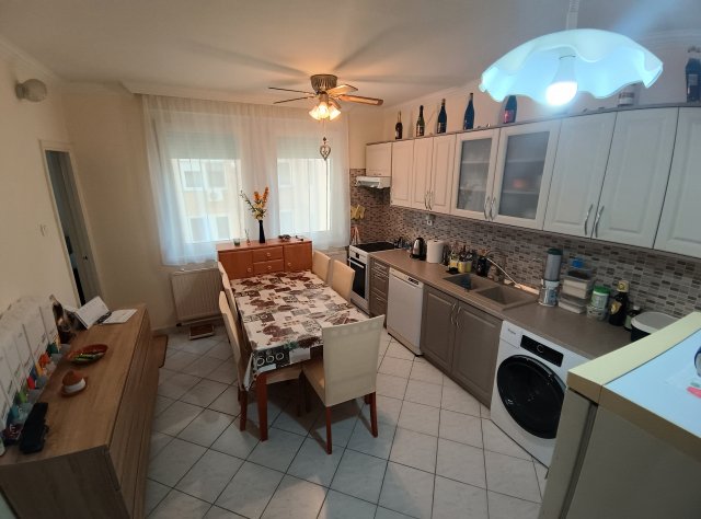 Eladó panellakás, Debrecenben 68 M Ft, 1+2 szobás