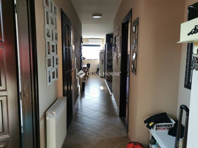 Eladó téglalakás, Tatán 85 M Ft, 4 szobás