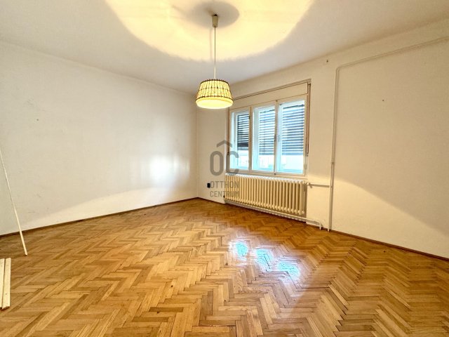 Eladó családi ház, Szekszárdon 55 M Ft, 4 szobás