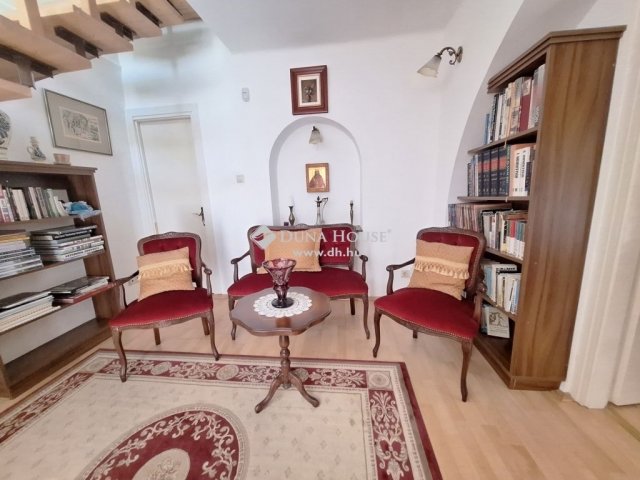 Eladó családi ház, Pécsett 120 M Ft, 3 szobás