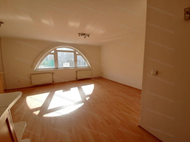 Kiadó téglalakás, albérlet, Szolnokon 180 E Ft / hó, 2+1 szobás