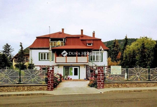 Eladó családi ház, Badacsonytomajon 230 M Ft, 8 szobás