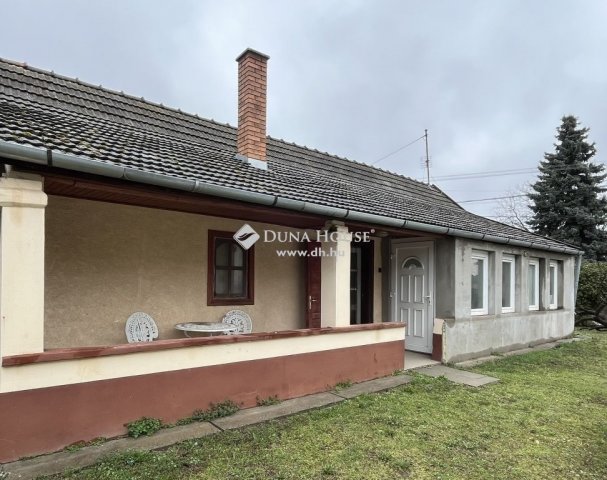Eladó családi ház, Tápiószentmártonon 22.8 M Ft, 1 szobás