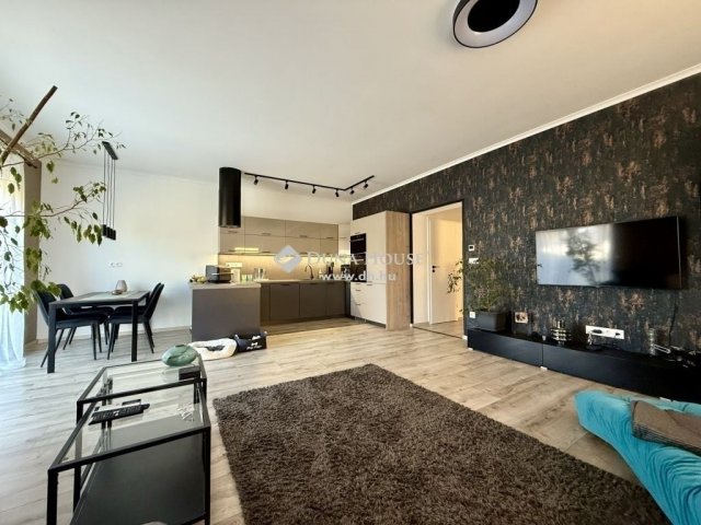Eladó családi ház, Herenden 110 M Ft, 4 szobás