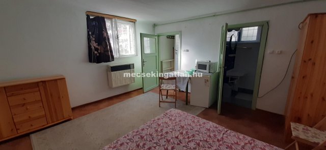 Kiadó téglalakás, albérlet, Pécsett 50 E Ft / hó, 1 szobás