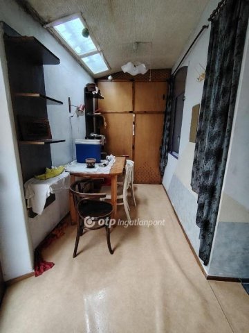 Eladó családi ház, Pécsett 38 M Ft, 3 szobás