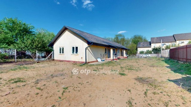 Eladó ikerház, Nyíregyházán 39.9 M Ft, 6 szobás