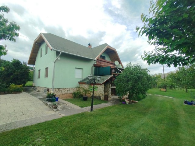 Eladó családi ház, Csopakon 179 M Ft, 5 szobás