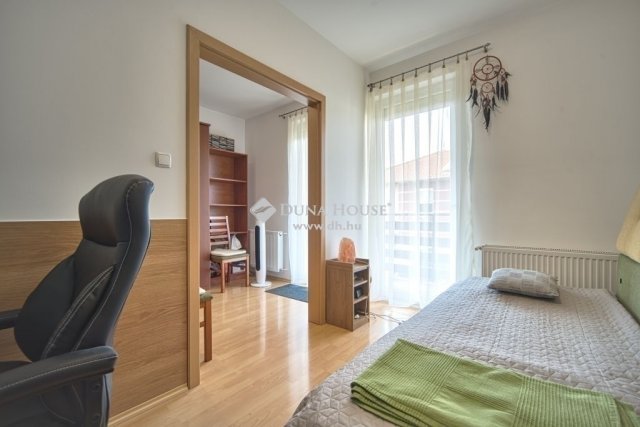 Eladó téglalakás, Budapesten, XVIII. kerületben 90 M Ft
