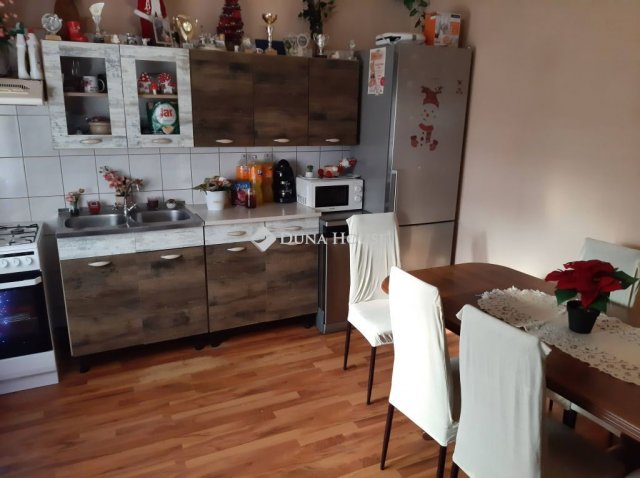 Eladó családi ház, Jászapátiban 18 M Ft, 3+3 szobás