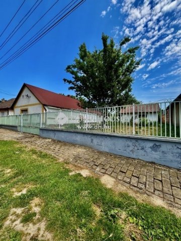 Eladó családi ház, Tamásiban 23 M Ft, 3 szobás